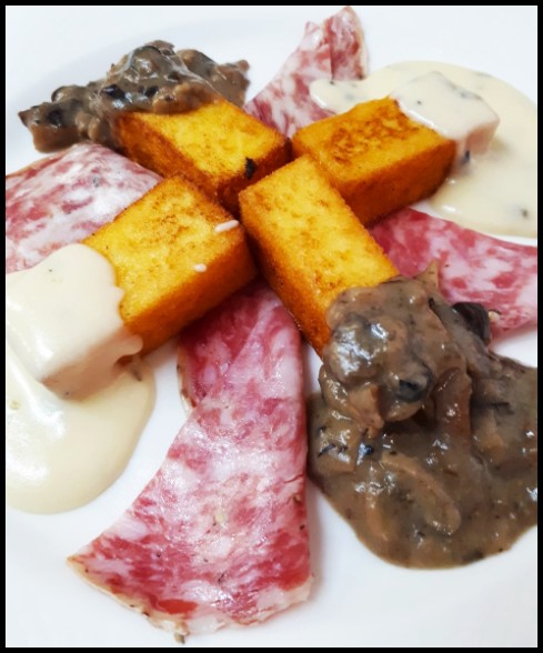 Polenta croccante con misto funghi e fonduta al tartufo